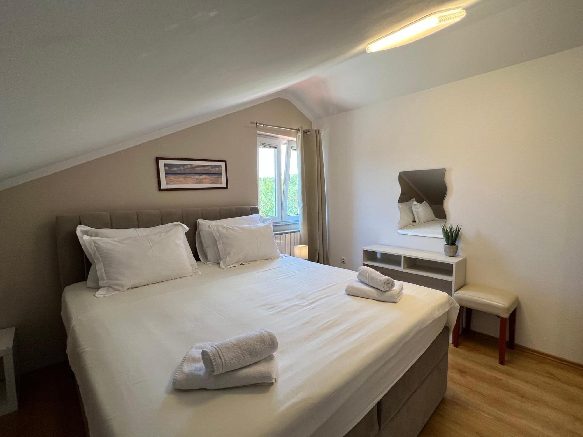 Apartments Ana 스타리 그라드 외부 사진