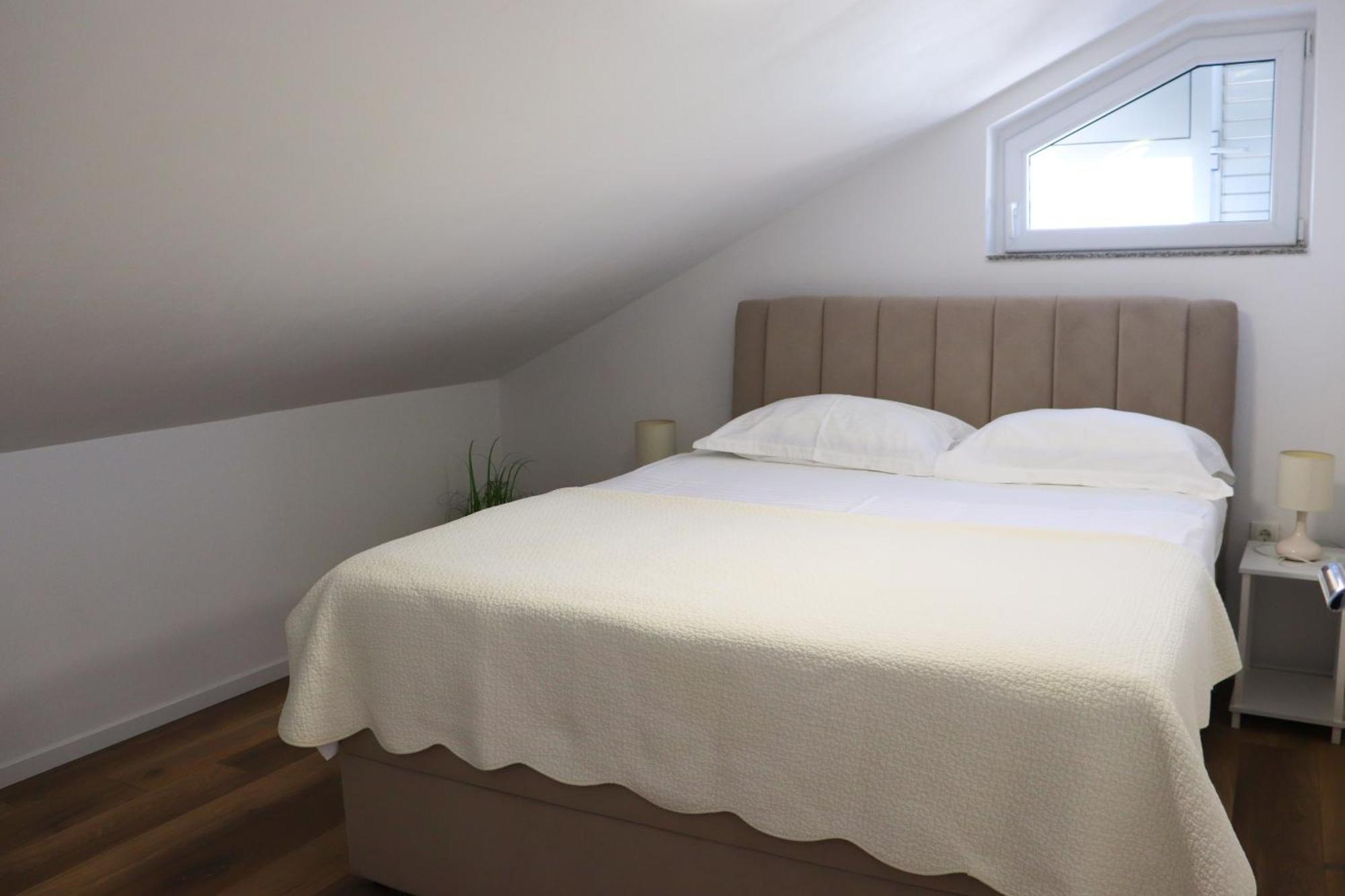 Apartments Ana 스타리 그라드 외부 사진
